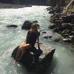 Meet your Posher, Leah michelle